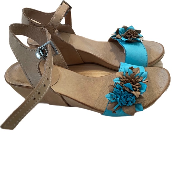 Bueno sandals size 41, size 10. Very comfortable and the leather is beautiful. - Picture 2 of 4
